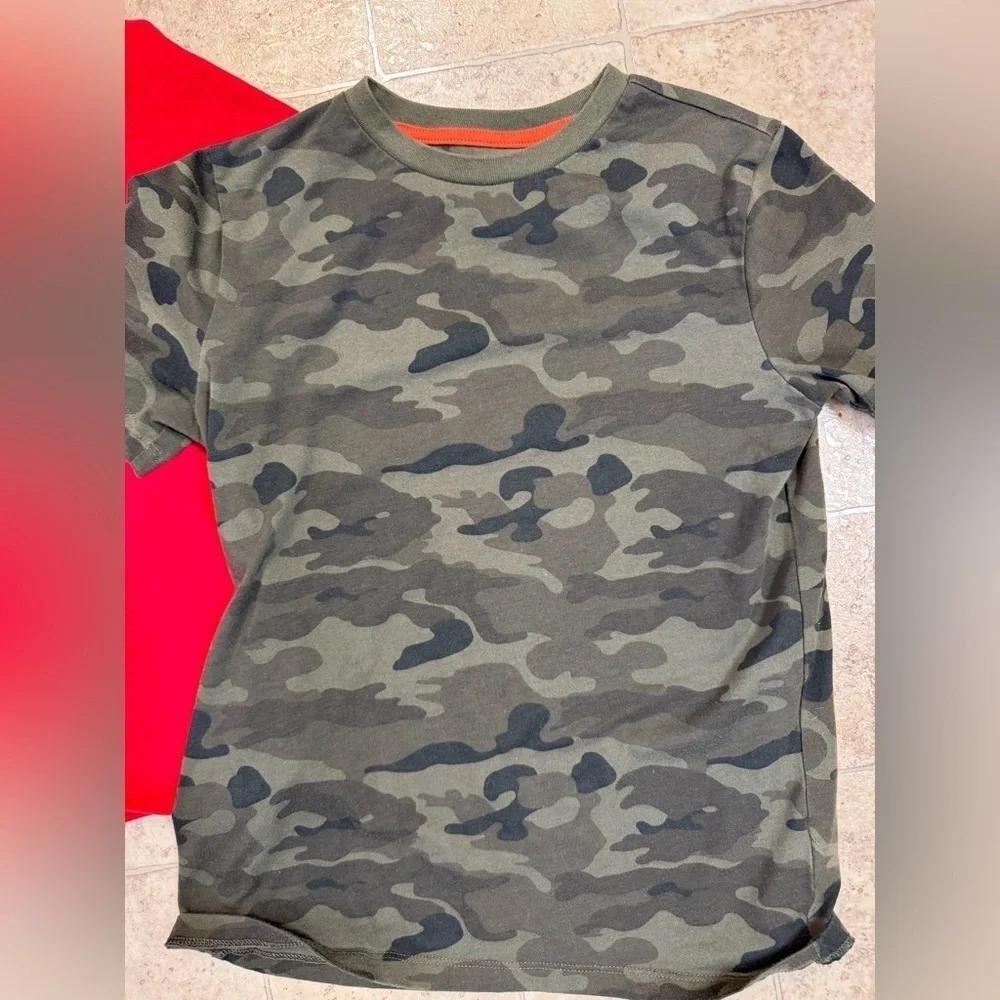 Lot of 2 Boys Old Navy T-Shirts Camo and  Super Mario sz 10 (w flaw)